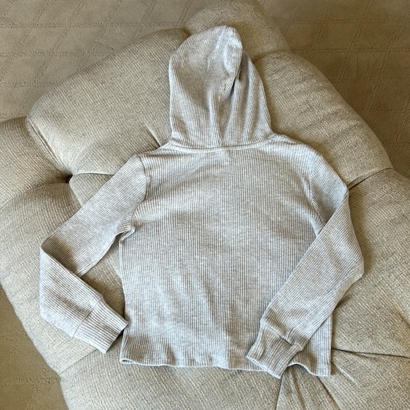 Gray Ribbed Hoodie with Twist design on front - Picture 5 of 6